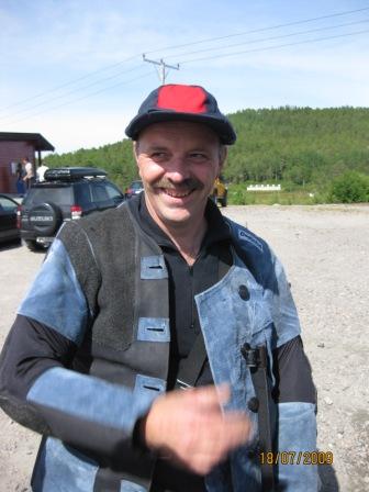 Om det er veret eller egne skyteprestasjoner formannen, Hans Jakop, smiler for skal være usagt. 