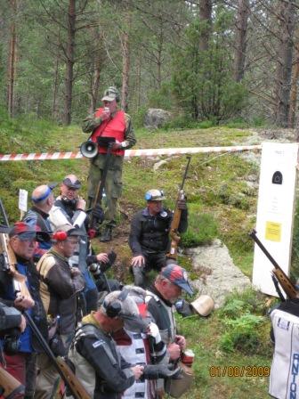 Er ikke skytterne interessert i informasjonen fra standplasslederen?