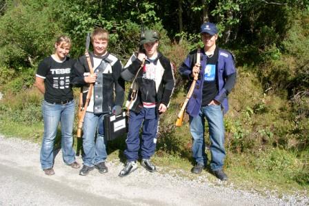 Tresfjord skytterlag representanter av den yngre garde. F.v. Tonje Hoem (kl. 1), Bjørnar Daugstad (ER), Tor Inge Daugstad (J) og Tore Hoem (J)