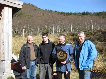 Gullrekka i Vestnesmesterskap i feltskyting 2009. Alf-Henrik Håker (tv.) vant kl. V55, Jo Salthammer tok 3.plassen i mesterskapet, bak Jan Øystein Solbakken og Erlend Overaa.